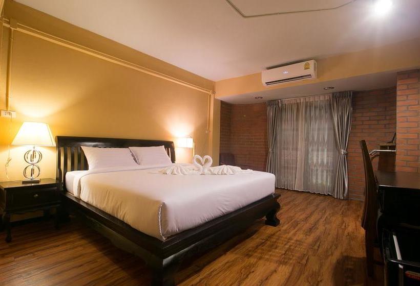 The 8 Factory Hostel 1