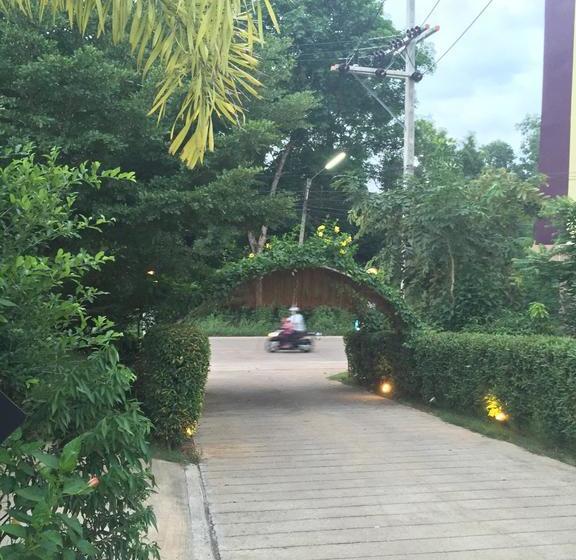 Hotel Piyarom Resort