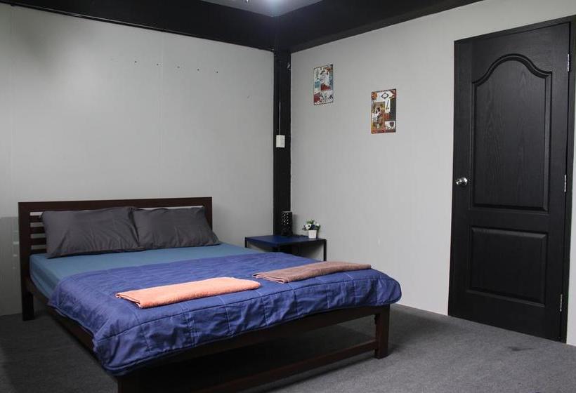 Mayom Hostel Phetchaburi 11