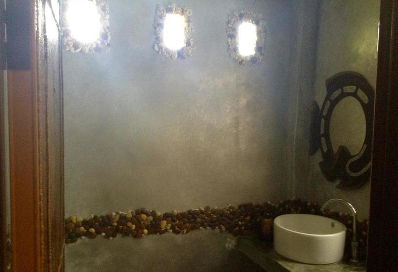 Sairee View Whale Skeleton Resort 10