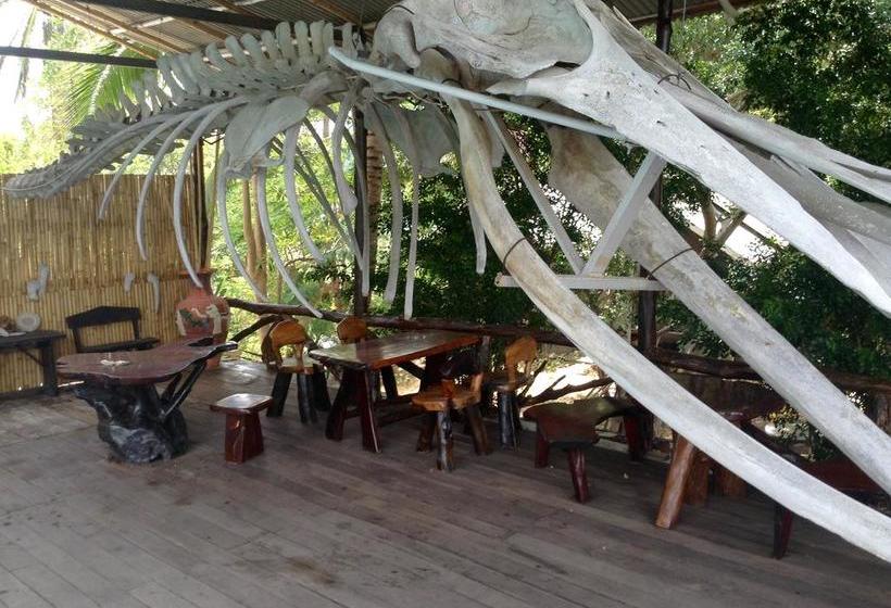 Sairee View Whale Skeleton Resort 7