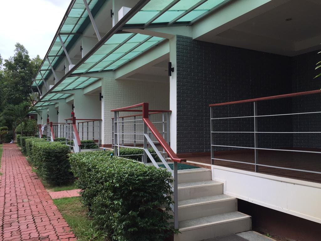 Hotel Baan Suan Khun Ta And Golf Resort 6