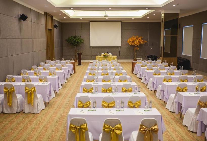 Hotel Royal Nakhara 11