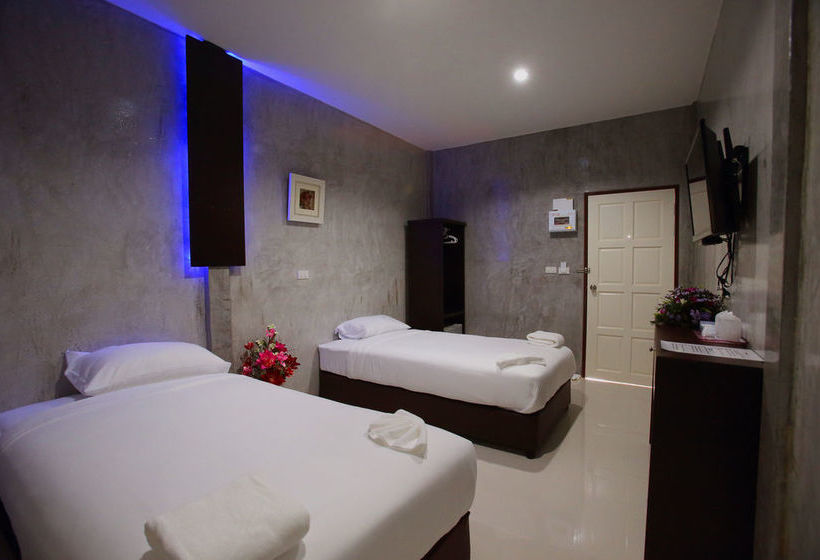 Hotel Ruenphukarn Resort 8