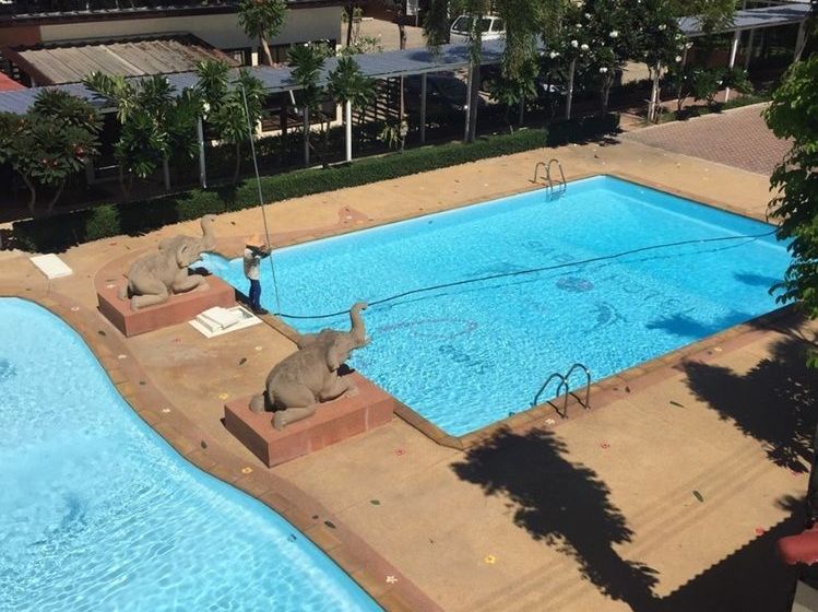 Sabai Hotel & Plaza 6