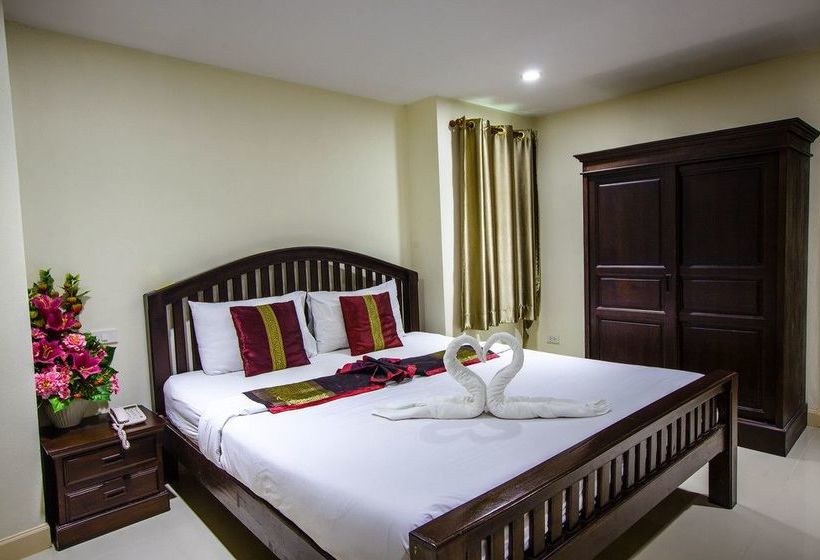 Hotel Maharaj Grand 12