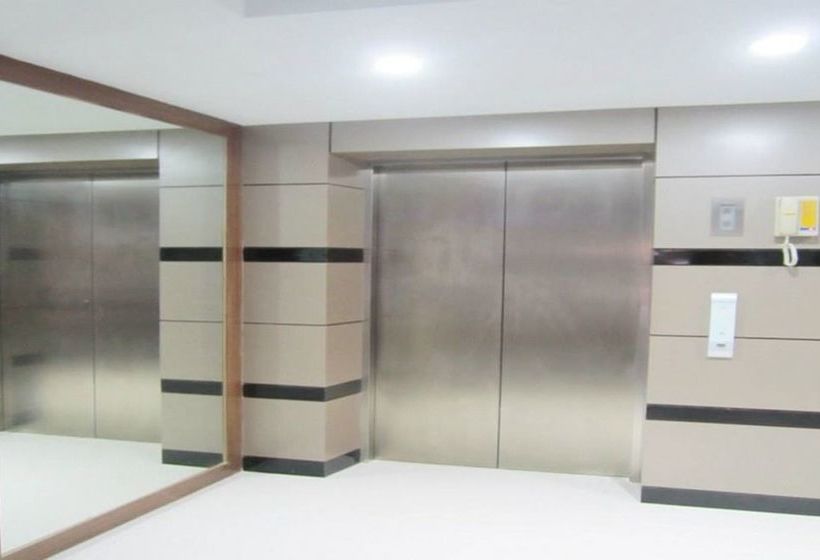 Hotel Maharaj Grand 17