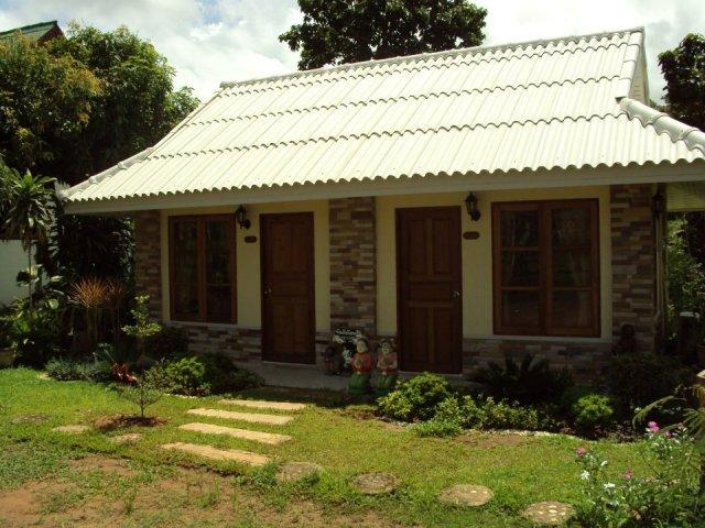 Hotel Baan Phuthadol