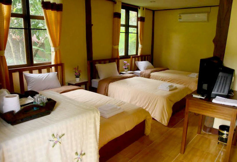 Hotel Baan Phuthadol 17