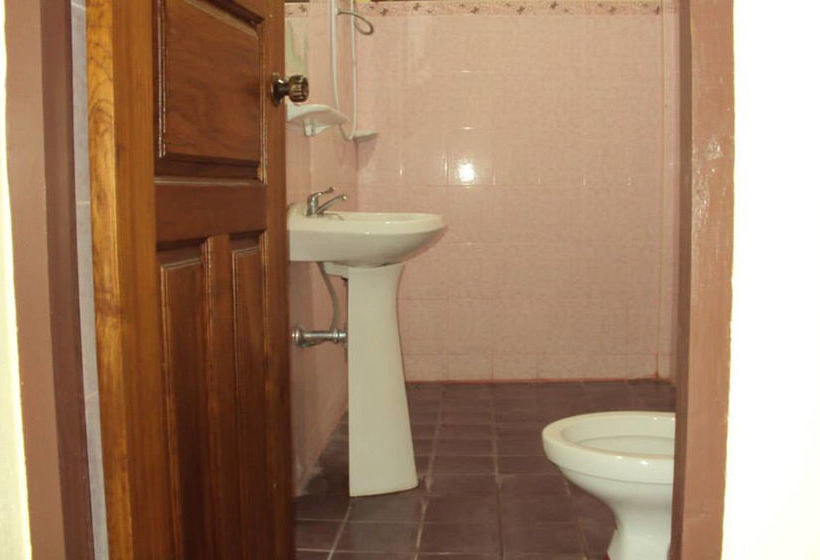 Hotel Baan Phuthadol 19