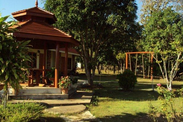 Hotel Baan Phuthadol 2