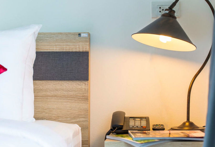 Hotel The Way Phuket 6