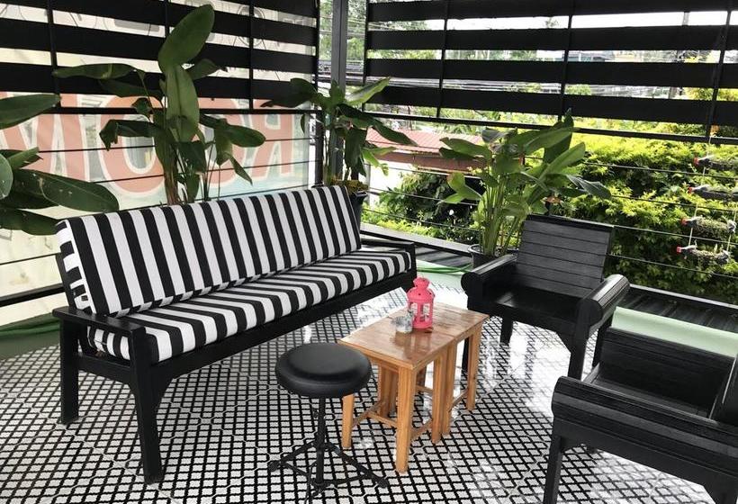 Hotel 1715 House & Caff Resort Phuket 5