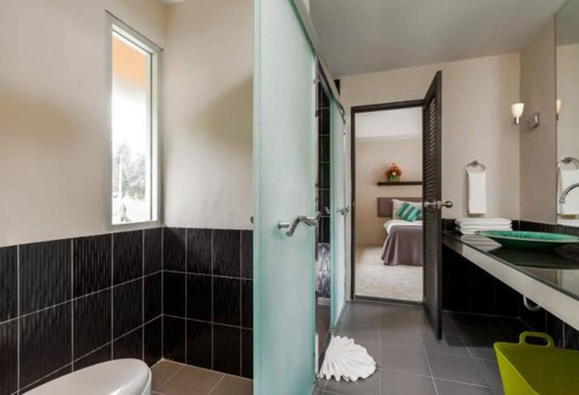 Hotel The Lifeco Phuket 15