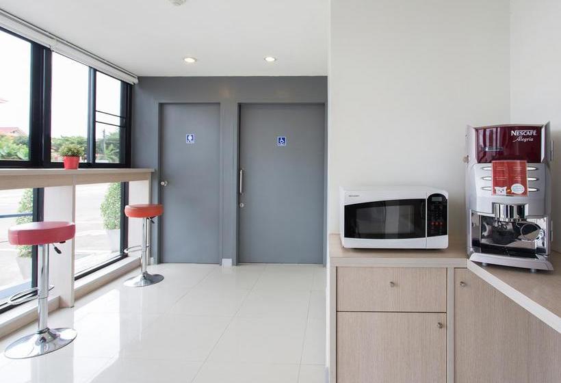 Hotel Hop Inn Sakon Nakhon 5