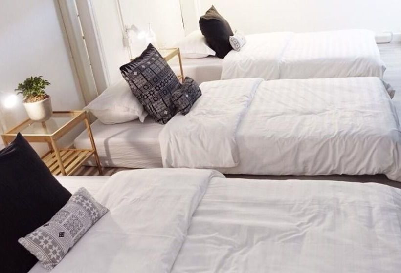 Two Gals And The Pig Boutique Hostel 11