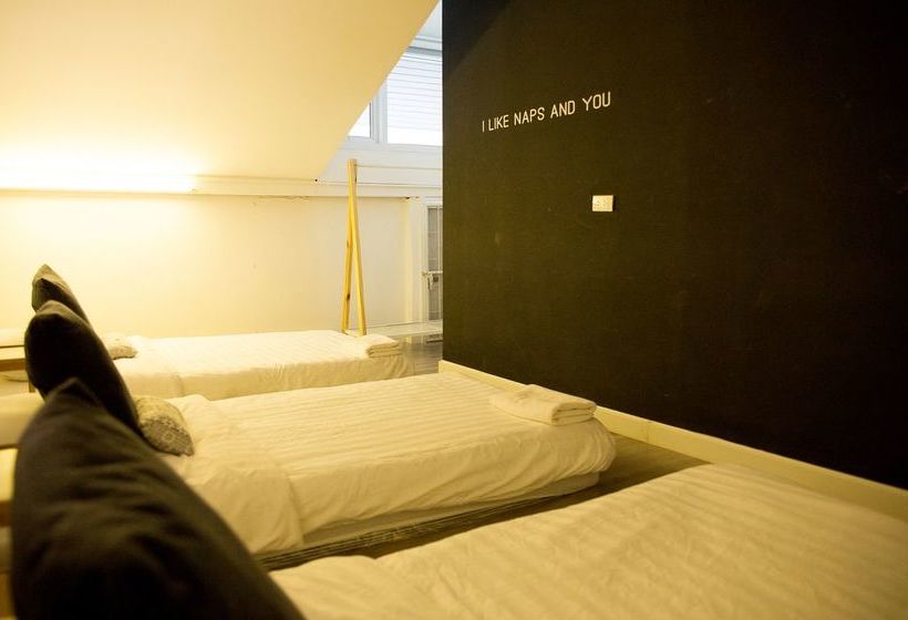 Two Gals And The Pig Boutique Hostel 15