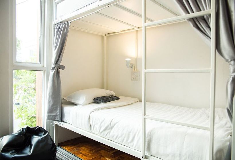 Two Gals And The Pig Boutique Hostel 16