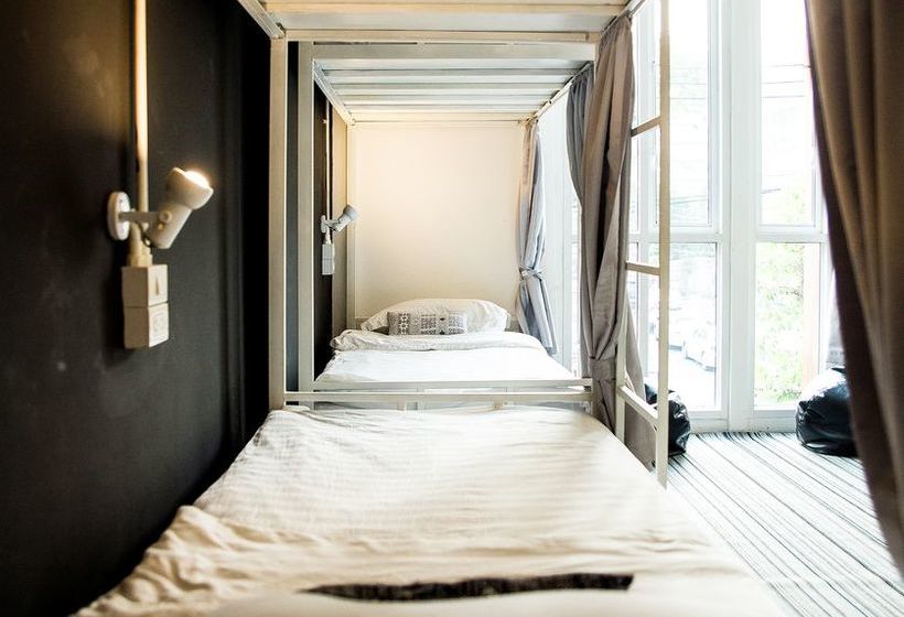 Two Gals And The Pig Boutique Hostel 17