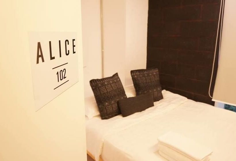 Two Gals And The Pig Boutique Hostel 19