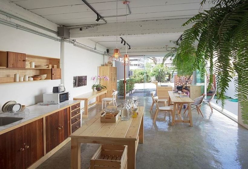 Two Gals And The Pig Boutique Hostel 8