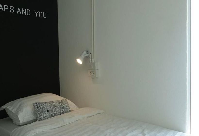 Two Gals And The Pig Boutique Hostel 9