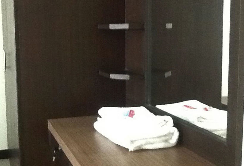 Hotel Poomsiri Place 7