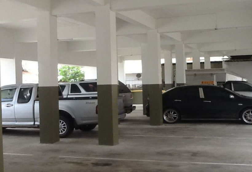 Hotel Poomsiri Place 9