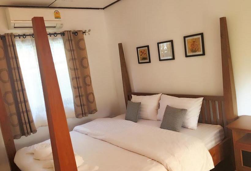 Bed and Breakfast The House Boutique Hostel 16