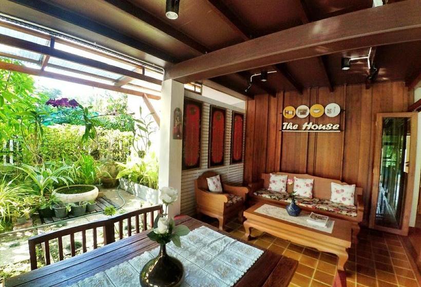 Bed and Breakfast The House Boutique Hostel 6