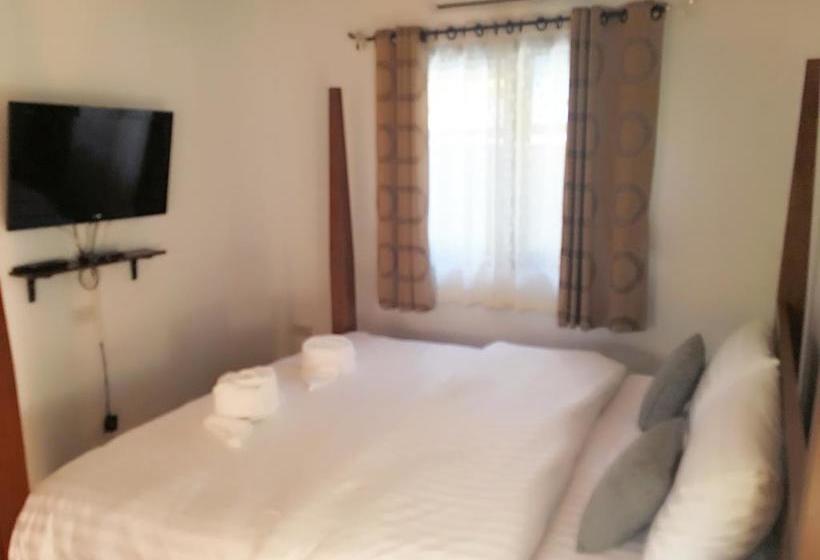 Bed and Breakfast The House Boutique Hostel 7