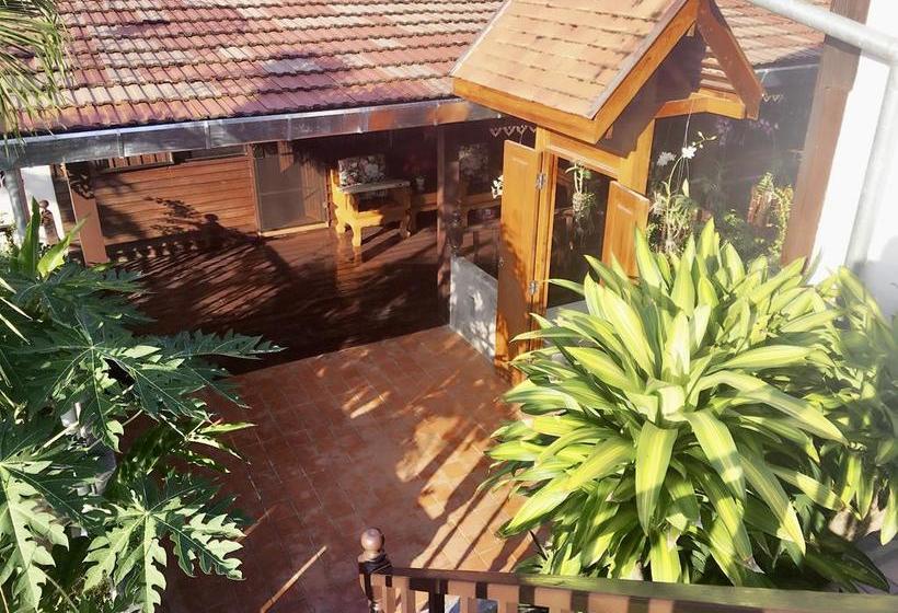 Bed and Breakfast The House Boutique Hostel 8