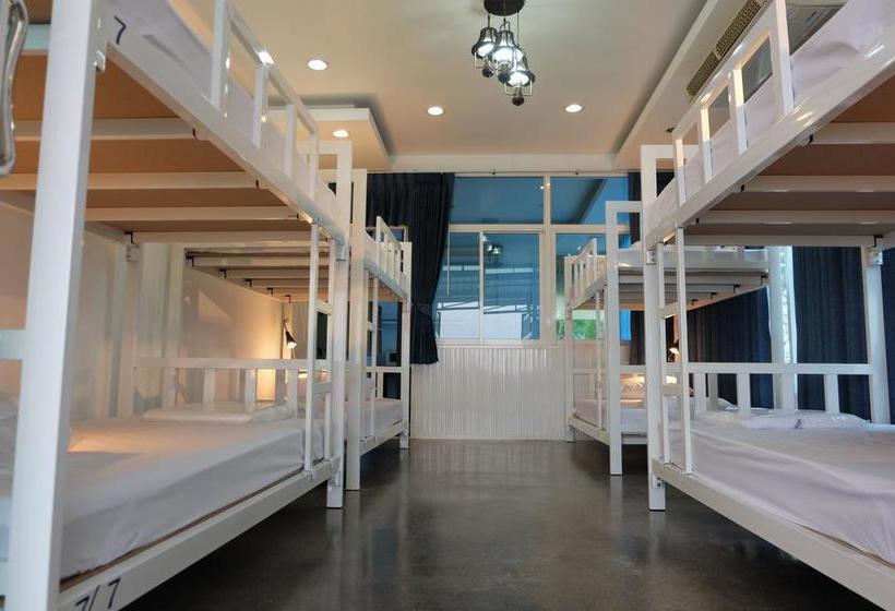 Hostel Marina Boat House 17