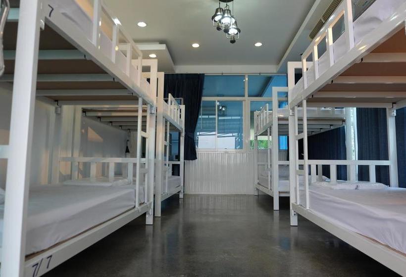 Hostel Marina Boat House 18