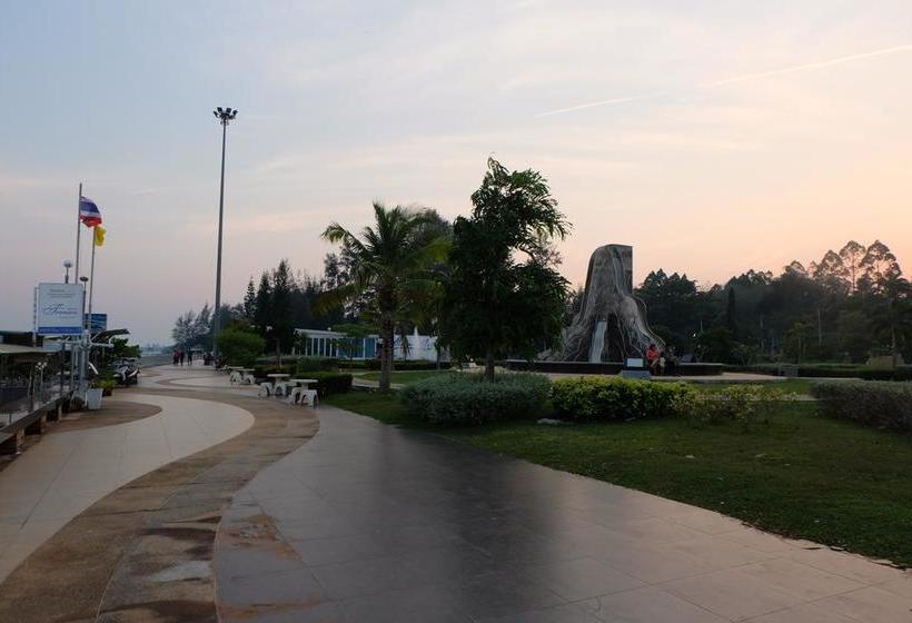 Hostel Marina Boat House 19