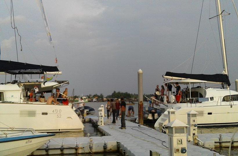 Hostel Marina Boat House 5