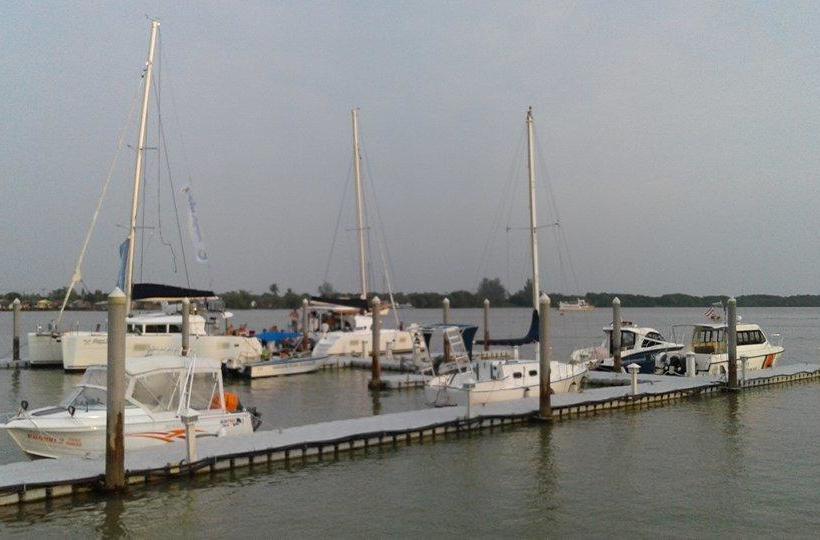 Hostel Marina Boat House 6