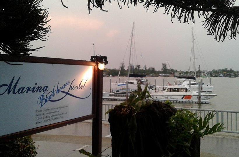 Hostel Marina Boat House 7