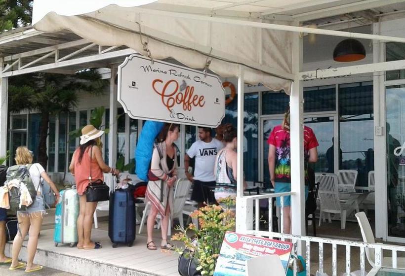 Hostel Marina Boat House 8