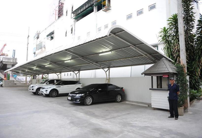 Hotel Rhienchai Place 17