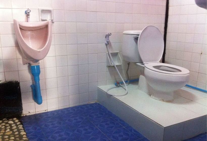 Hostel Elephant Retirement Park 4