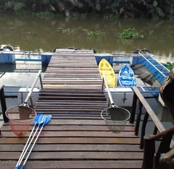 Floating Island Seafood & Resort 6