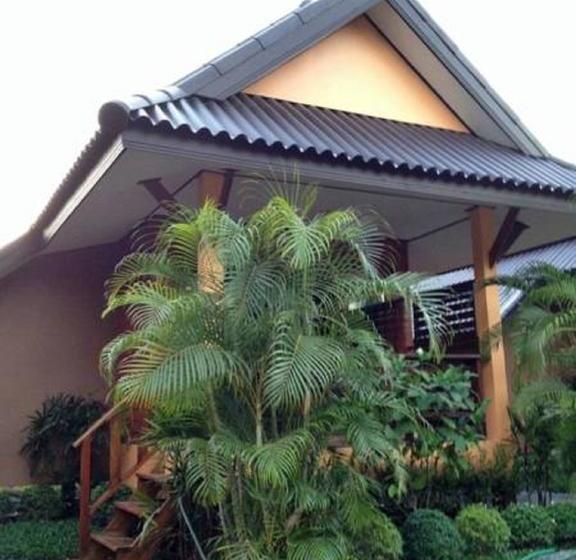 Floating Island Seafood & Resort 8