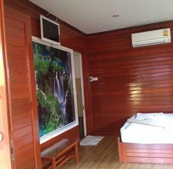 Floating Island Seafood & Resort 9