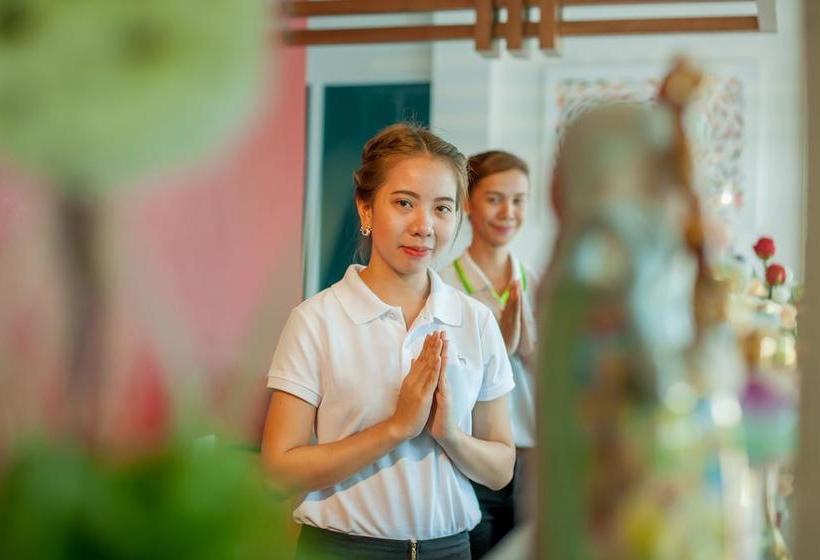 Hotel The Jasmine Nai Harn Beach Resort And Spa 9