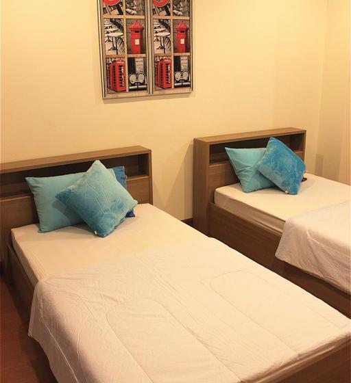 Ananas Phuket Central Hostel