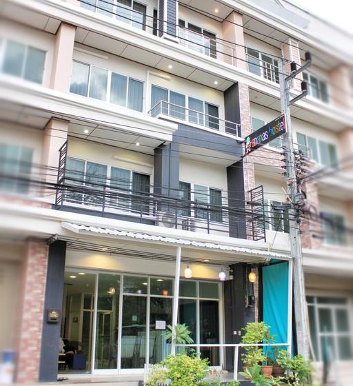 Ananas Phuket Central Hostel 10