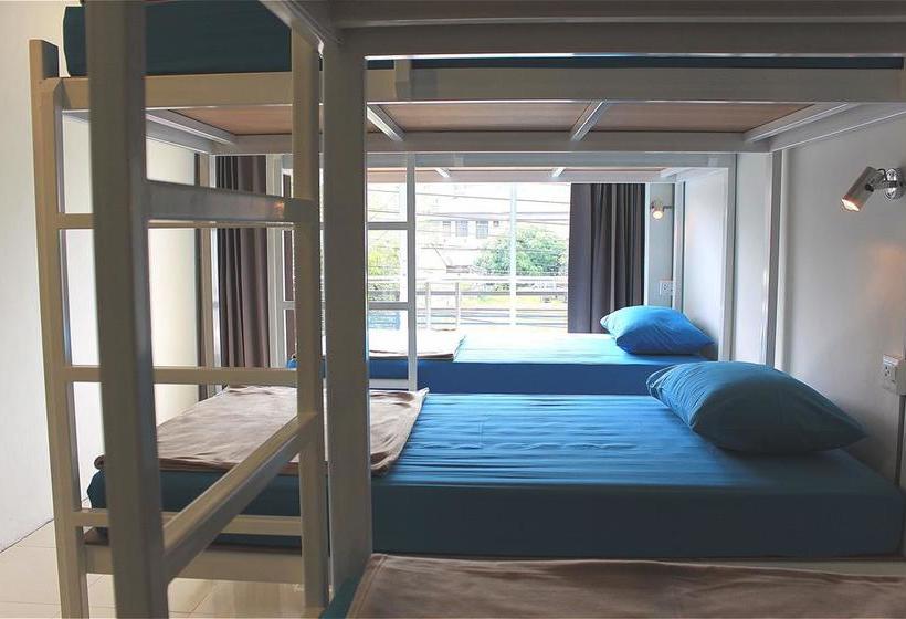 Ananas Phuket Central Hostel 2