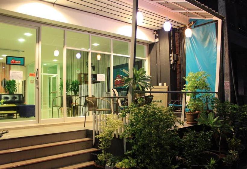 Ananas Phuket Central Hostel 3