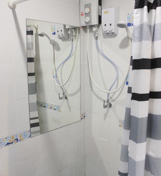 Ananas Phuket Central Hostel 4